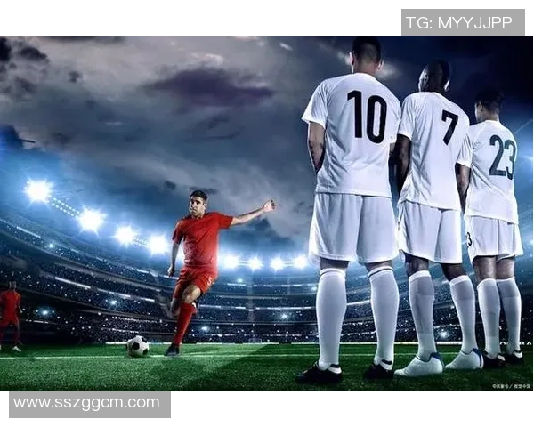 足球巨星风采：从梅西到C罗的传奇之路与球场背后的故事